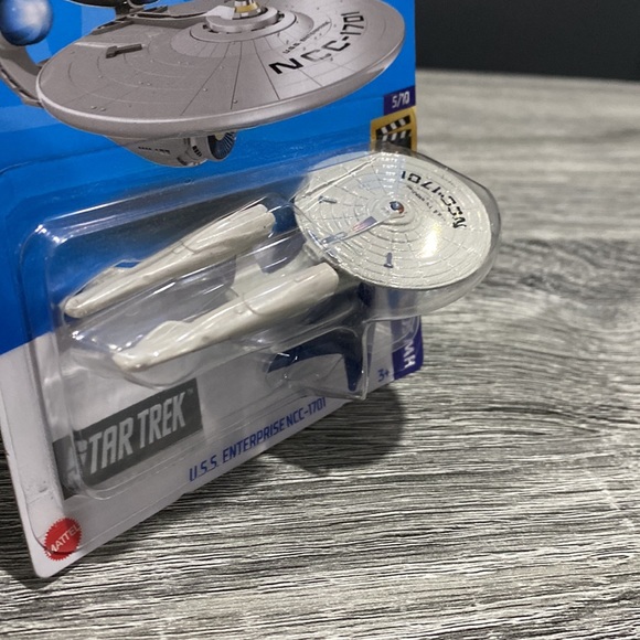 Hot Wheels | Screen Time #5 of 10: Star Trek U.S.S. Enterprise NCC-1701 - Picture 4 of 9